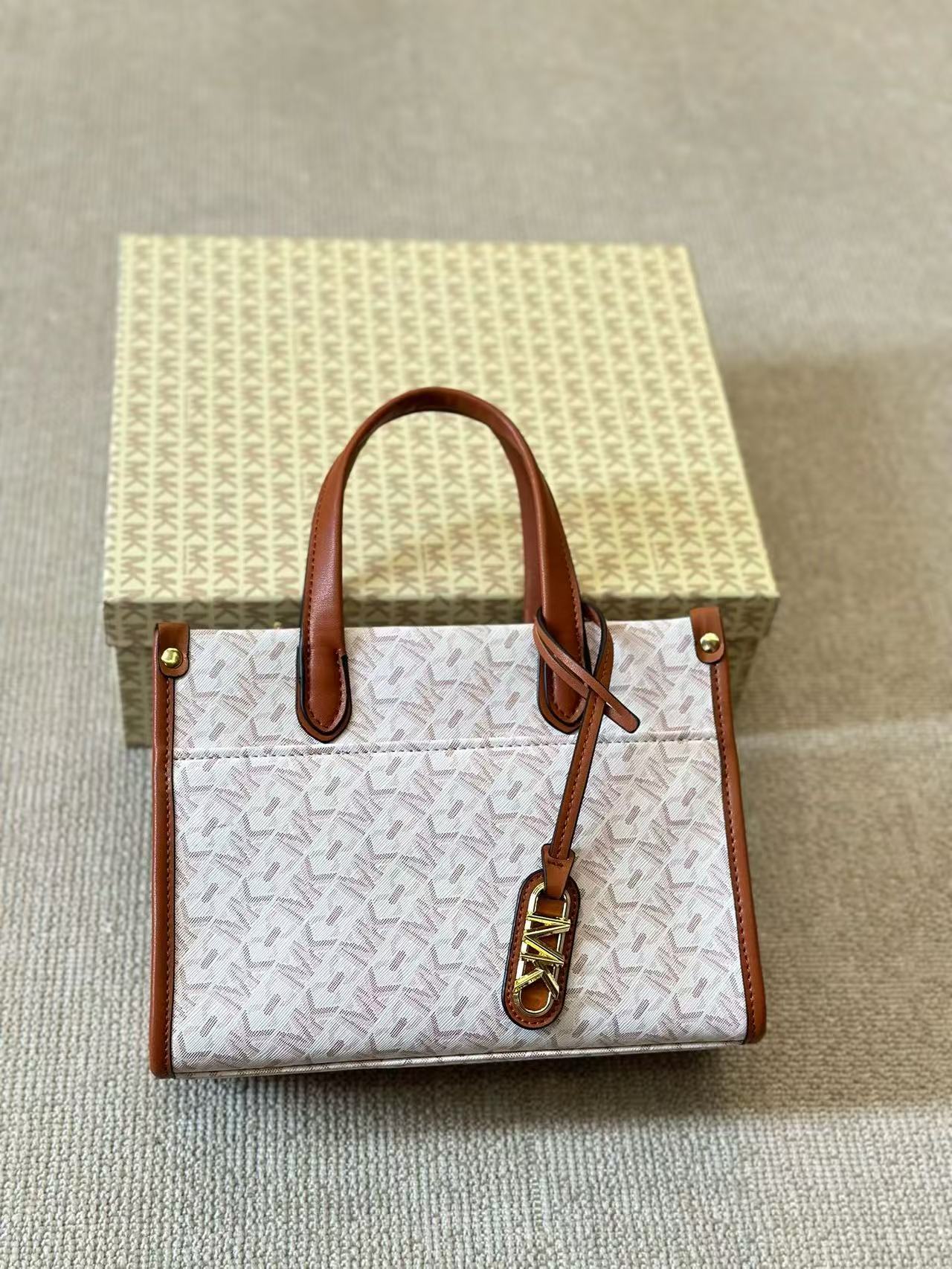 Women'S Tote Bags Michael Kors - Brand New Michael Kors Tote Bag,